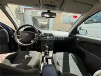 Usado Ford Mondeo Ghia 130 CV (95 kW) 2004 Azul Berlina
