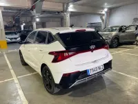 Nuevo Hyundai i20 Blackline 90 CV (66 kW) 2026 Rojo Utilitario
