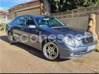 Usado Mercedes E240 Avantgarde 170 CV (125 kW) 2003 Azul Berlina