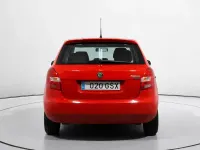 Usado Skoda Fabia 60 CV (44 kW) 2010 Rojo Berlina