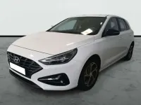 Usado Hyundai i30 120 CV (88 kW) 2023 Blanco Berlina