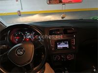 Usado VW Polo 75 CV (55 kW) 2014 Azul Berlina