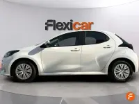 Usado Toyota Yaris Active 69 CV (50 kW) 2021 Blanco Utilitario