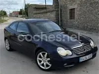 Usado Mercedes C220 143 CV (105 kW) 2001 Negro Berlina