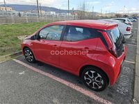 Usado Toyota Aygo X-play 69 CV (50 kW) 2018 Rojo Utilitario