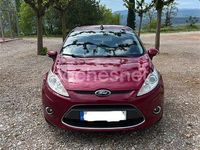 Usado Ford Fiesta Titanium 90 CV (66 kW) 2008 Granate Utilitario