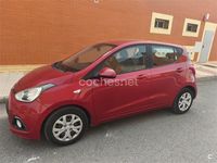 Usado Hyundai i10 66 CV (48 kW) 2015 Granate Utilitario