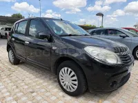 Usado Dacia Sandero Lauréate 75 CV (55 kW) 2010 Negro Berlina