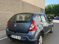 Usado Dacia Sandero Ambiance 75 CV (55 kW) 2009 Azul Berlina