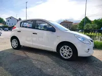 Usado Hyundai i20 Comfort 90 CV (66 kW) 2012 Blanco Utilitario
