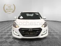 Usado Hyundai i30 110 CV (80 kW) 2017 Blanco Berlina