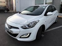 Käytetty Hyundai i30 Base 90 HP (66 kW) 2015 Valkoinen Sedan