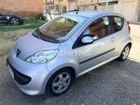 Usado Peugeot 107 Urban Move 54 CV (39 kW) 2007 Gris / plata Utilitario