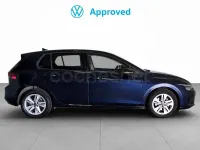 Usado VW Golf VIII Life 115 CV (84 kW) 2023 Azul Berlina