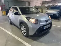 Usado Toyota Aygo X Play 72 CV (52 kW) 2023 Gris SUV