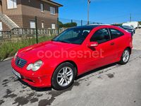 Usado Mercedes C220 Classic 150 CV (110 kW) 2004 Rojo Berlina