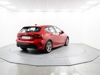 Usado BMW 118 Comfort Edition 150 CV (110 kW) 2024 Rojo Utilitario