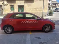 Usado Kia Rio 100 CV (73 kW) 2020 Rojo Berlina