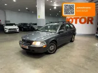 Usado Volvo V40 Kinetic 122 CV (89 kW) 2004 Gris / plata Familiar