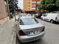 Usado Mercedes C220 Elegance 143 CV (105 kW) 2002 Gris / plata Berlina