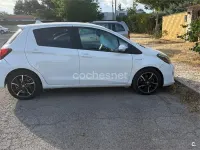 Usado Toyota Yaris Hybrid 100 CV (73 kW) 2016 Blanco Berlina