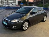 Usado Opel Astra Cosmo 116 CV (85 kW) 2010 Gris Utilitario