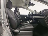 Usado Toyota Yaris Hybrid Active 116 CV (85 kW) 2025 Gris / plata Berlina