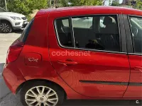 Usado Renault Clio II Dynamique 105 CV (77 kW) 2005 Rojo Berlina