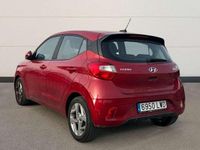 Usado Hyundai i10 67 CV (49 kW) 2022 Rojo Utilitario