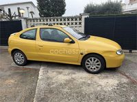 Usado Renault Mégane Coupé Sportway 110 CV (80 kW) 2001 Amarillo Coupe