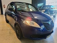 Usado Lancia Ypsilon 69 CV (50 kW) 2014 Violeta / lila Utilitario
