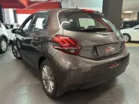 Usado Peugeot 208 Signature Sky 83 CV (61 kW) 2018 Gris Utilitario
