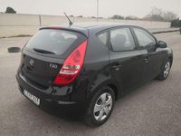 Usado Hyundai i30 Comfort 109 HP (80 kW) 2011 Preto Citadino