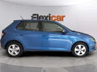 Usado Skoda Fabia Active 75 CV (55 kW) 2018 Azul Berlina
