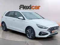 Usado Hyundai i30 110 CV (80 kW) 2021 Blanco Berlina