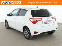Usado Toyota Yaris Active 101 CV (74 kW) 2018 Blanco Utilitario