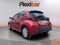 Usado Toyota Yaris Hybrid Active 116 CV (85 kW) 2023 Rojo Berlina