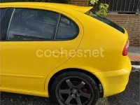Usado Seat Leon CUPRA 210 CV (154 kW) 2004 Amarillo Utilitario