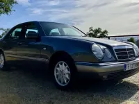 Usado Mercedes E230 Elegance 150 CV (110 kW) 1997 Gris Berlina