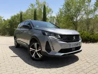 Usado Peugeot 5008 GT 130 CV (95 kW) 2023 Gris SUV