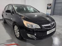 Usado Opel Astra Cosmo 110 CV (80 kW) 2010 Negro Utilitario
