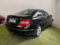 Usado Mercedes C220 Elegance 170 CV (125 kW) 2007 Negro Berlina