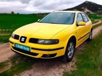 Usado Seat Leon Sport 105 CV (77 kW) 2001 Amarillo Utilitario