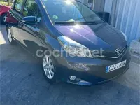 Usado Toyota Yaris Active 99 CV (72 kW) 2012 Azul Utilitario