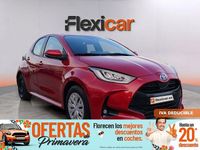 Usado Toyota Yaris Hybrid Active 116 CV (85 kW) 2023 Rojo