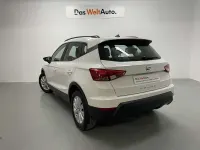 Usado Seat Arona Ecomotive 110 CV (80 kW) 2021 Blanco SUV