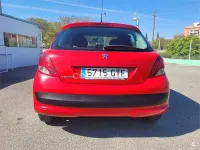 Usado Peugeot 207 90 CV (66 kW) 2010 Rojo Berlina