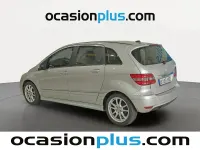Usado Mercedes B180 109 CV (80 kW) 2011 Gris Utilitario