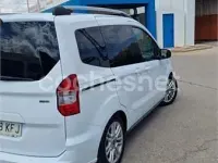 Usado Ford Tourneo Courier Titanium 100 CV (73 kW) 2017 Blanco Monovolumen