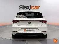 Usado Seat Leon Style 130 CV (95 kW) 2021 Blanco Berlina